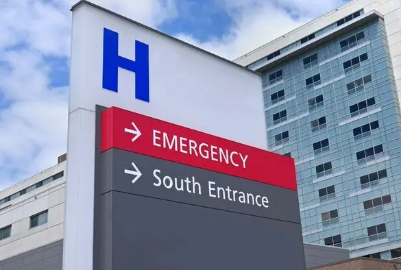Hospital sign indicating the emergency department and south entrance.